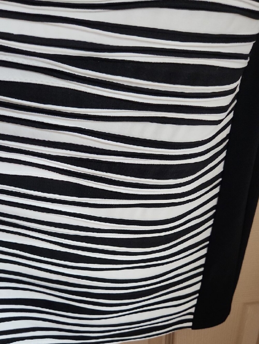 Joseph Ribkoff One-Shoulder Black & White Zebra-Stripe Sheath Dress Sz 12 - Picture 9 of 14